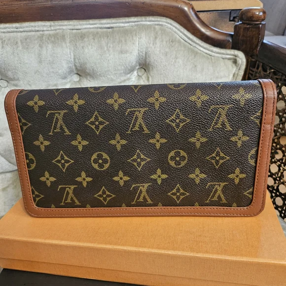 Louis Vuitton Cognac and Dark Brown Wallet - Picture 2 of 16